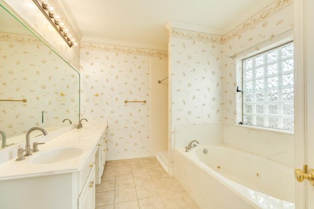 120 Mallard Drive, Clute, TX 77531