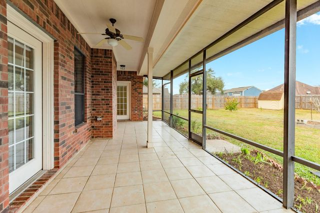 120 Mallard Drive, Clute, TX 77531