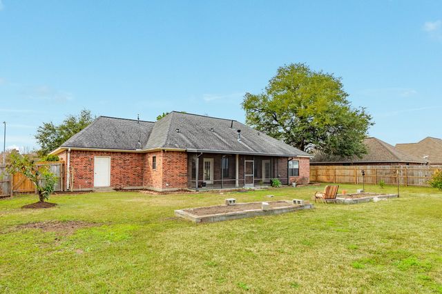 120 Mallard Drive, Clute, TX 77531