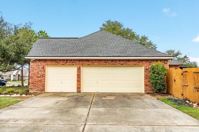 120 Mallard Drive, Clute, TX 77531
