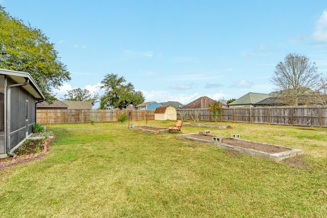 120 Mallard Drive, Clute, TX 77531