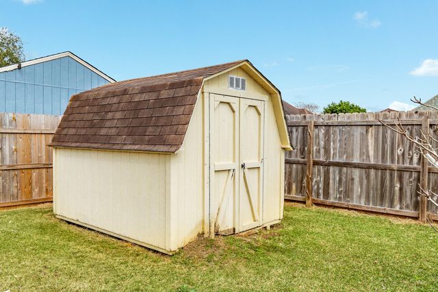 120 Mallard Drive, Clute, TX 77531