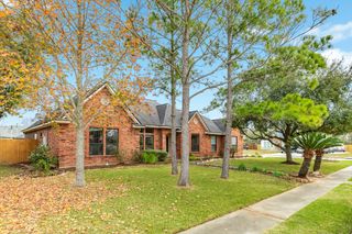 120 Mallard Drive, Clute, TX 77531