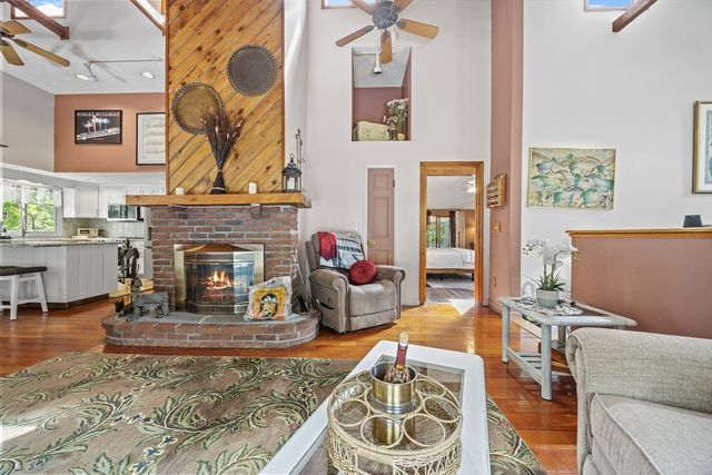 90 Kingman St, Taunton, MA 02718