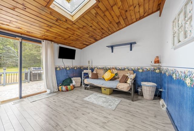 90 Kingman St, Taunton, MA 02718