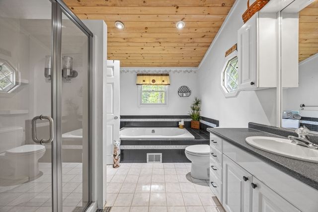 90 Kingman St, Taunton, MA 02718