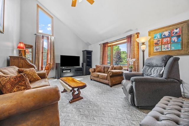 90 Kingman St, Taunton, MA 02718