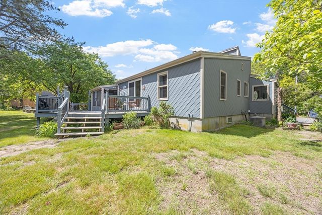 90 Kingman St, Taunton, MA 02718