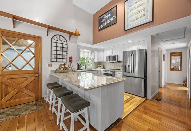 90 Kingman St, Taunton, MA 02718