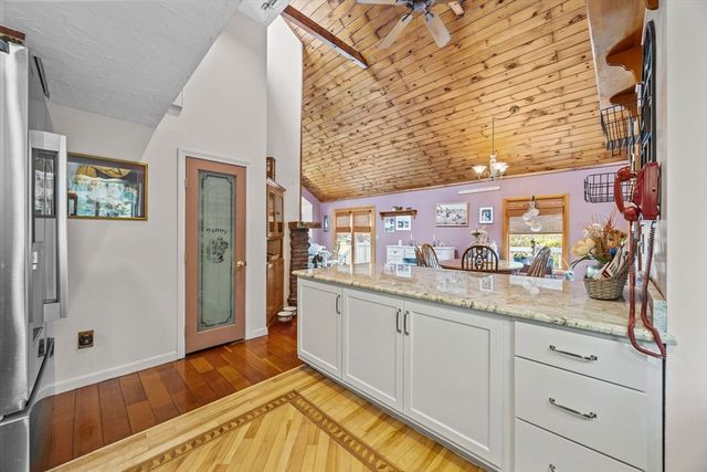 90 Kingman St, Taunton, MA 02718