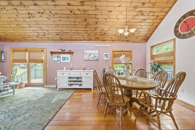 90 Kingman St, Taunton, MA 02718