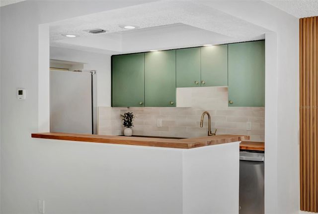 776 116TH AVENUE N 1105, St Petersburg, FL 33716