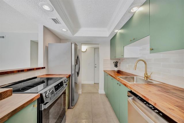 776 116TH AVENUE N 1105, St Petersburg, FL 33716