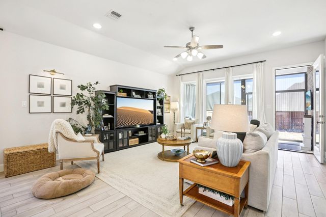 156 Plumbago LOOP, Bastrop, TX 78602