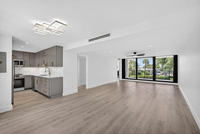 136 Lakeshore Drive, North Palm Beach, FL 33408
