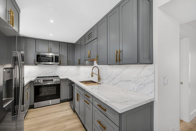 136 Lakeshore Drive, North Palm Beach, FL 33408
