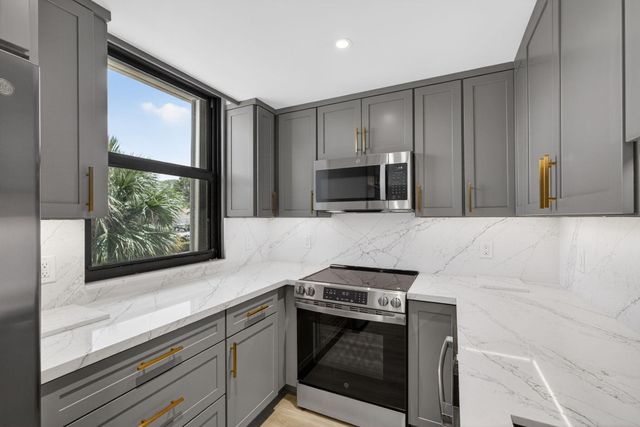 136 Lakeshore Drive, North Palm Beach, FL 33408