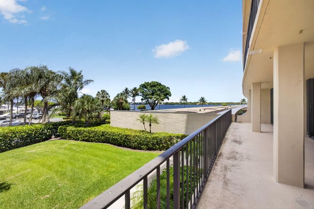 136 Lakeshore Drive, North Palm Beach, FL 33408