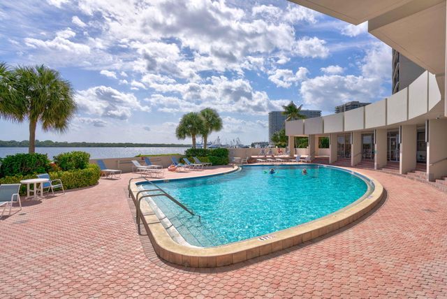 136 Lakeshore Drive, North Palm Beach, FL 33408