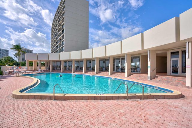 136 Lakeshore Drive, North Palm Beach, FL 33408