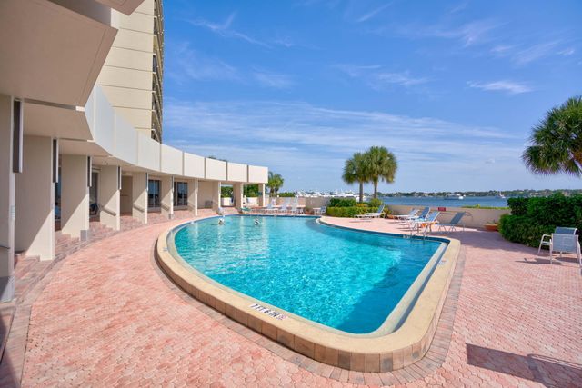 136 Lakeshore Drive, North Palm Beach, FL 33408