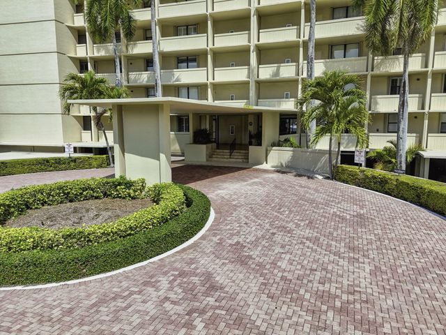 136 Lakeshore Drive, North Palm Beach, FL 33408