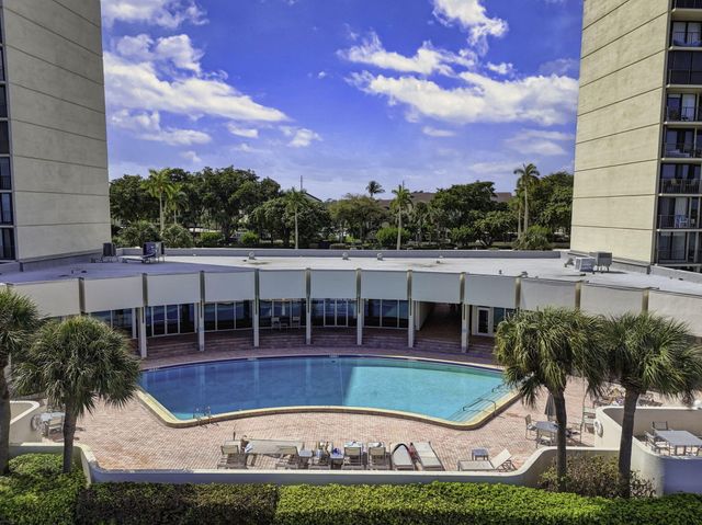 136 Lakeshore Drive, North Palm Beach, FL 33408