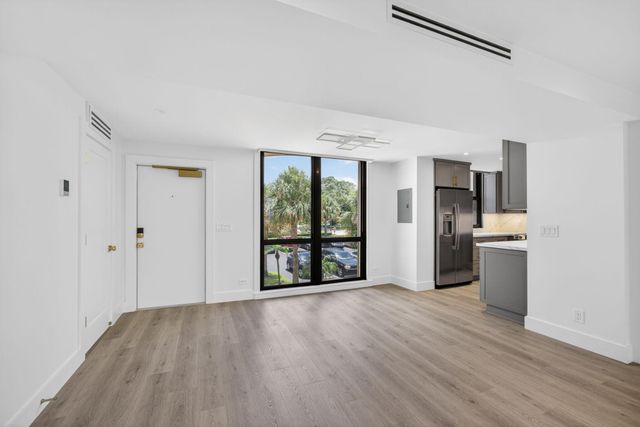 136 Lakeshore Drive, North Palm Beach, FL 33408