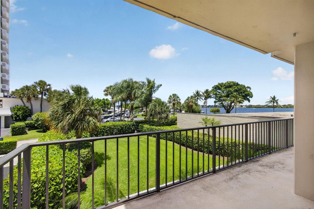 136 Lakeshore Drive, North Palm Beach, FL 33408