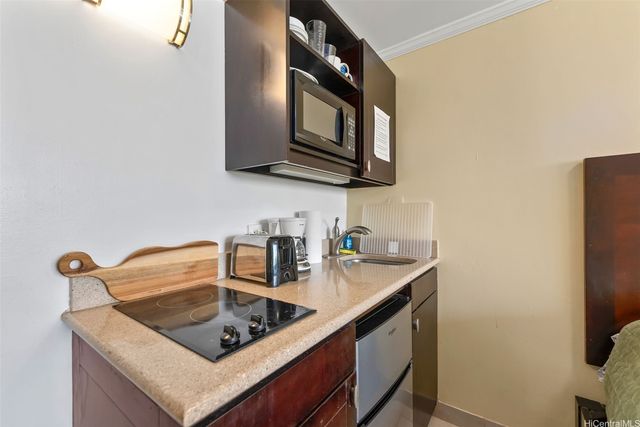 2425 Kuhio Avenue 608, Honolulu, HI 96815