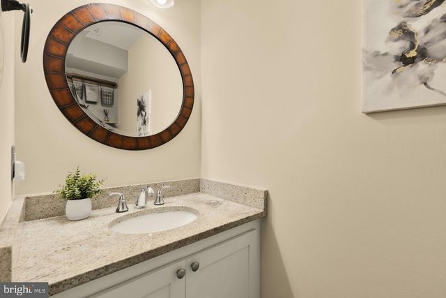 8221 DOCTOR CRAIK CT, Alexandria, VA 22306