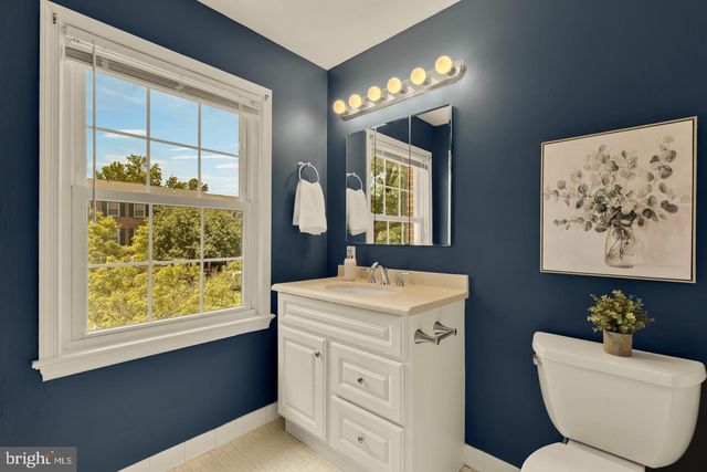 8221 DOCTOR CRAIK CT, Alexandria, VA 22306