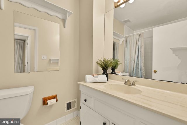 8221 DOCTOR CRAIK CT, Alexandria, VA 22306