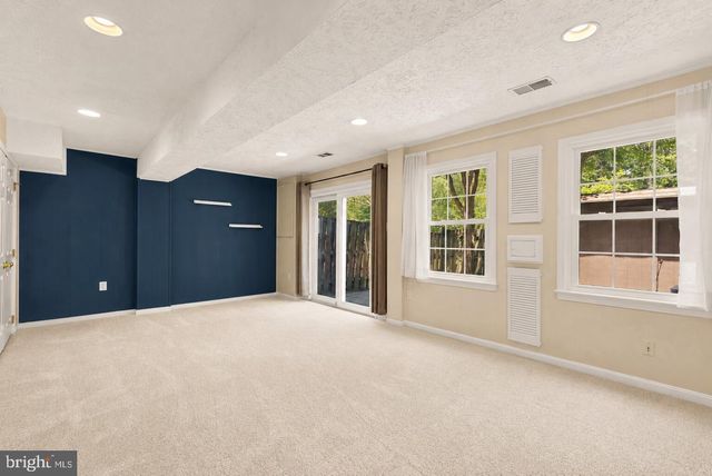 8221 DOCTOR CRAIK CT, Alexandria, VA 22306