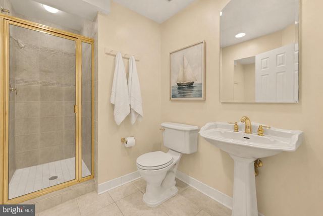 8221 DOCTOR CRAIK CT, Alexandria, VA 22306
