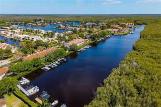 266 Newport DR 305, Naples, FL 34114