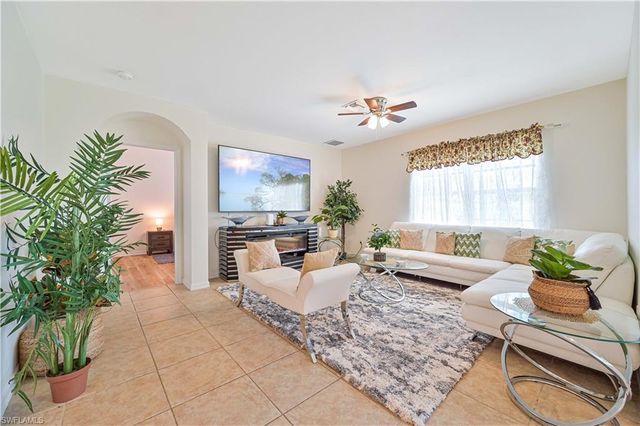 216 SW 29th ST, Cape Coral, FL 33914