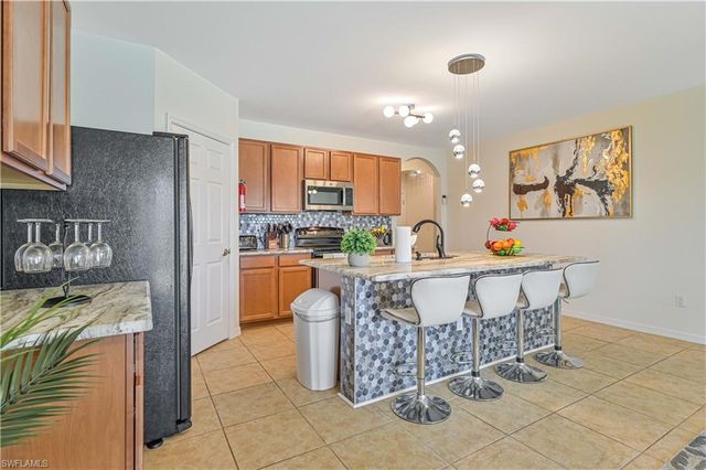 216 SW 29th ST, Cape Coral, FL 33914