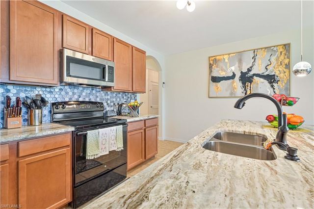 216 SW 29th ST, Cape Coral, FL 33914