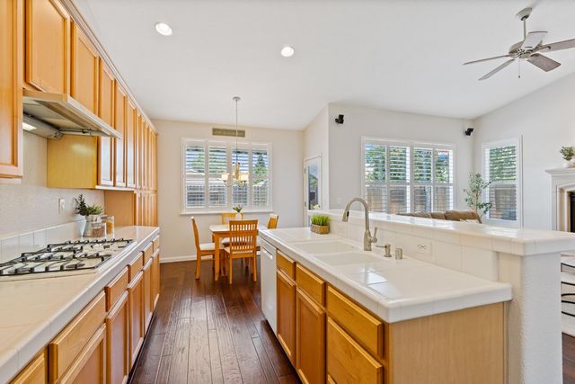 3264 Rock Creek Way, Roseville, CA 95747