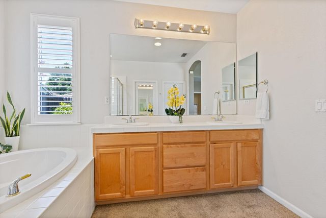 3264 Rock Creek Way, Roseville, CA 95747