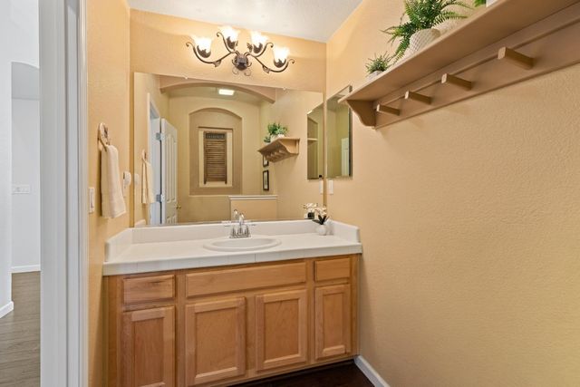 3264 Rock Creek Way, Roseville, CA 95747