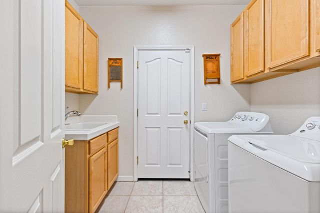 3264 Rock Creek Way, Roseville, CA 95747