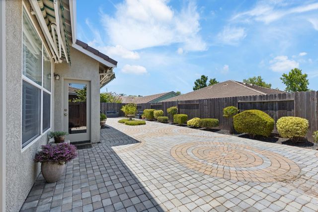 3264 Rock Creek Way, Roseville, CA 95747