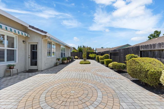 3264 Rock Creek Way, Roseville, CA 95747