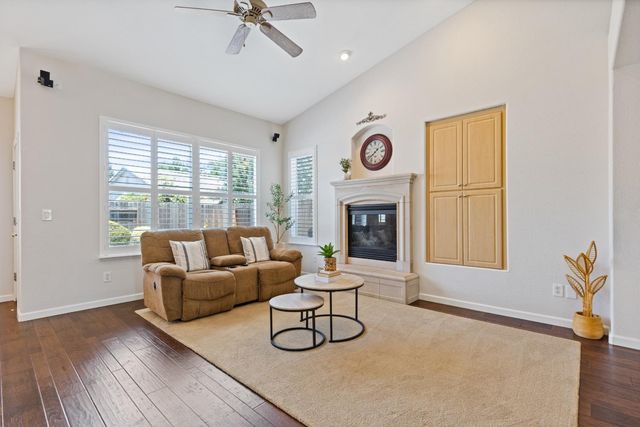 3264 Rock Creek Way, Roseville, CA 95747