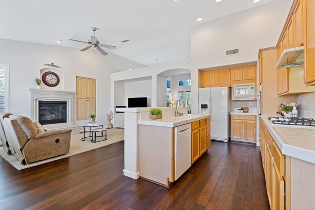 3264 Rock Creek Way, Roseville, CA 95747