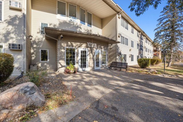 10311 Cedar Lake Road 103, Minnetonka, MN 55305