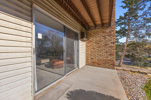 10311 Cedar Lake Road 103, Minnetonka, MN 55305