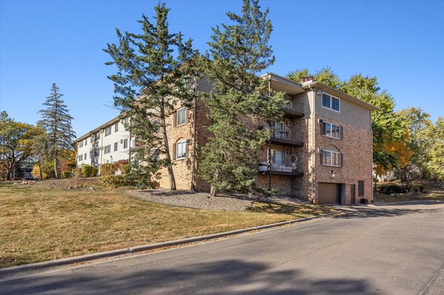 10311 Cedar Lake Road 103, Minnetonka, MN 55305